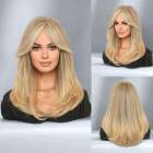 Pruik in vanille blond met lang steil haar in laagjes en witblonde lok